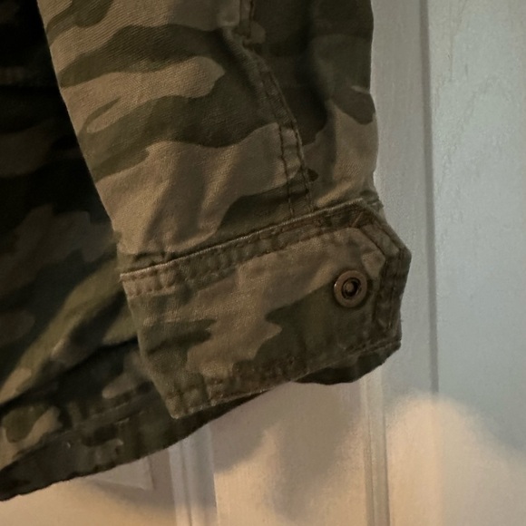 Women’s Universal Thread Camo Jacket (SIZE MEDIUM WOMEN’S) | USED / WORN LIGHTLY - Picture 4 of 10